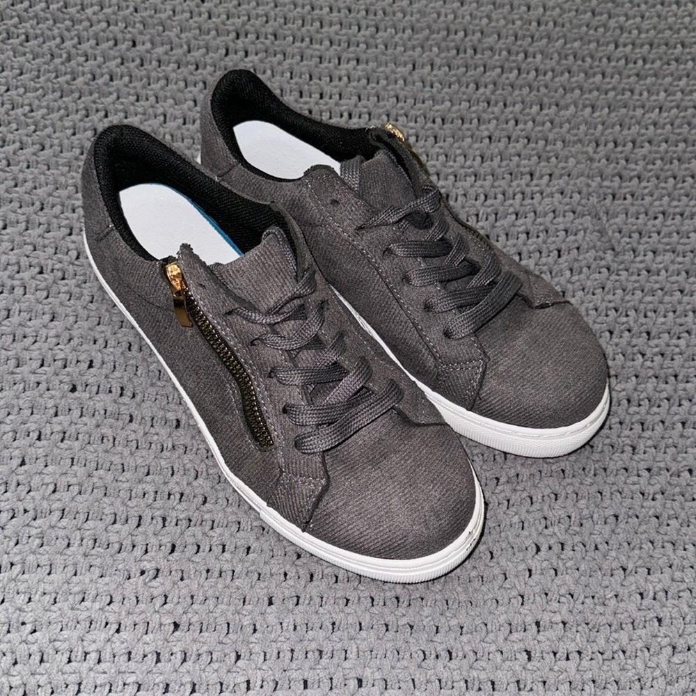 $7 Bundle ! GRAY AND GOLD ZIP SNEAKERS